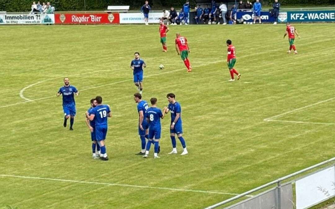 Drei Teams kämpfen um die vorderen Plätze