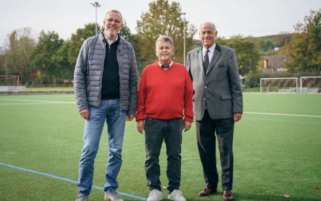 Bahlinger SC weiht neuen Kunstrasen ein