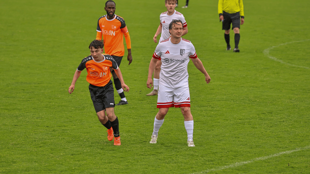 Bild zeigt eine Szene vom Spiel SV Opfingen - SvO Rieselfeld