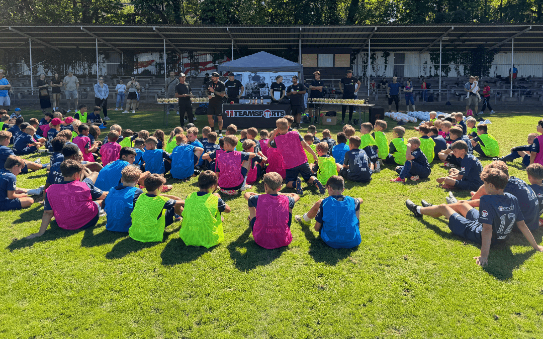 95 Kids kickten mit Ex-Profi Maik Franz
